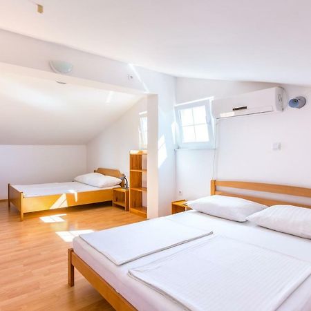 Apartmani Diana เมดูลิน ภายนอก รูปภาพ
